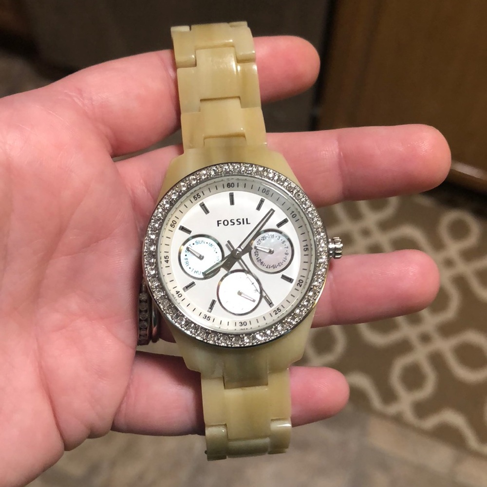 Fossil Bone Resin Rhinestone Link Watch ✨ - Picture 7 of 7